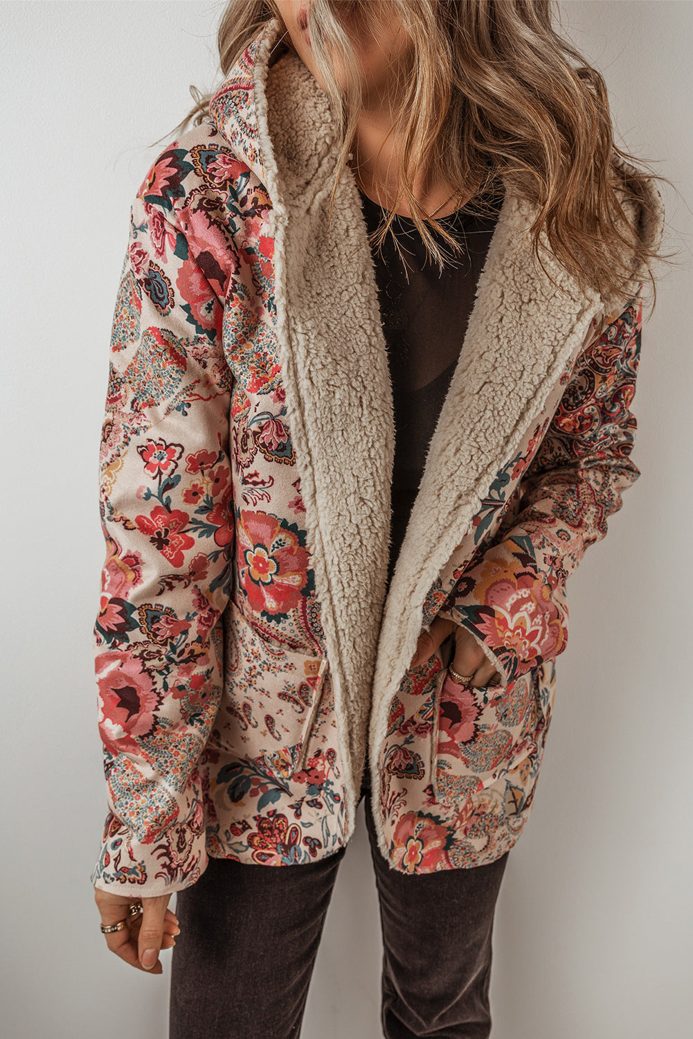 Isabetta | Vrouwen vintage paisley bloemen sherpa gevoerde capuchonjas, zachte en warme bovenkleding