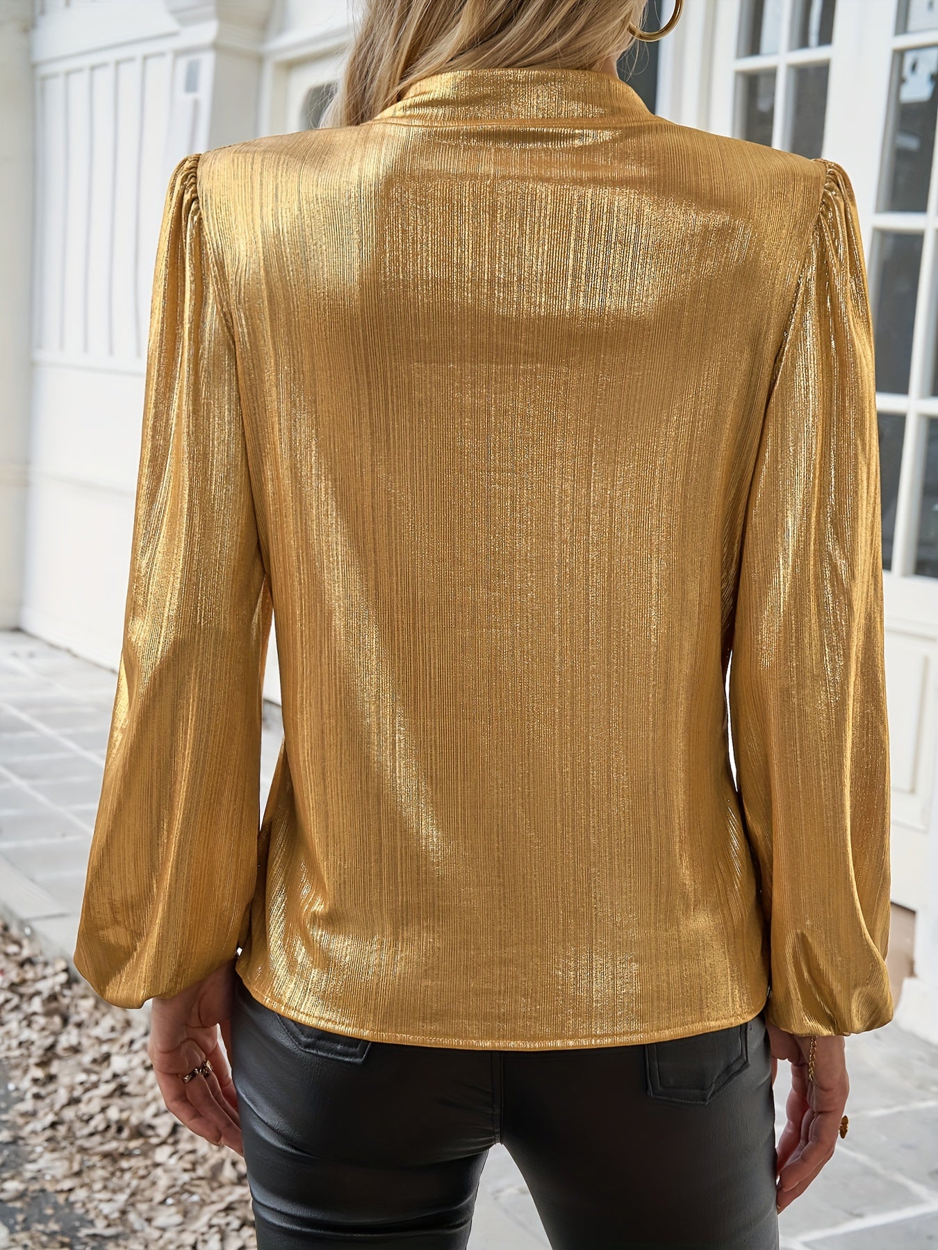 Kalliope | Elegante Metallic Gouden V-Hals Blouse met Lange Lantaarn Mouwen