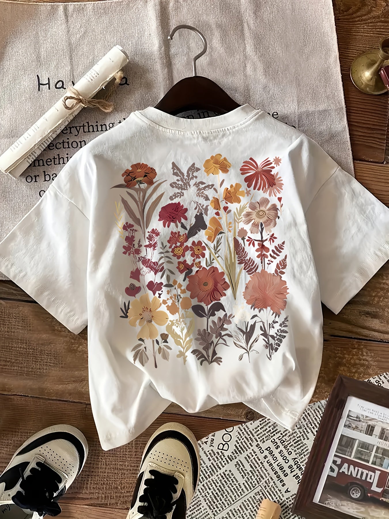 BotaniTee | Floral Graphic T-shirt - Short sleeve, round neck, casual cotton T-shirt