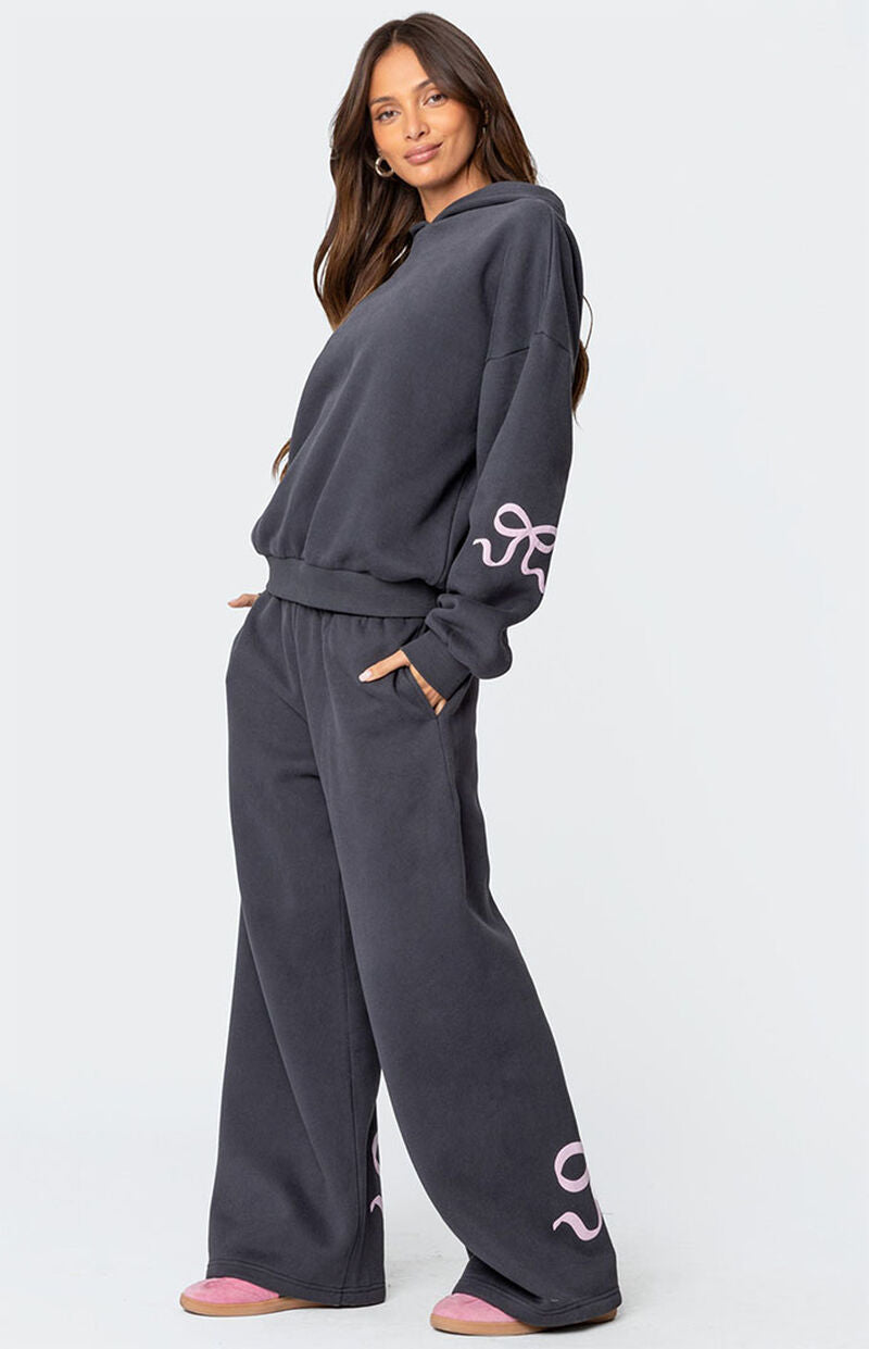 Deyora | Dames trainingspak – Hoodie & broek, minimalistische roze strik, casual lounge- en sportoutfit