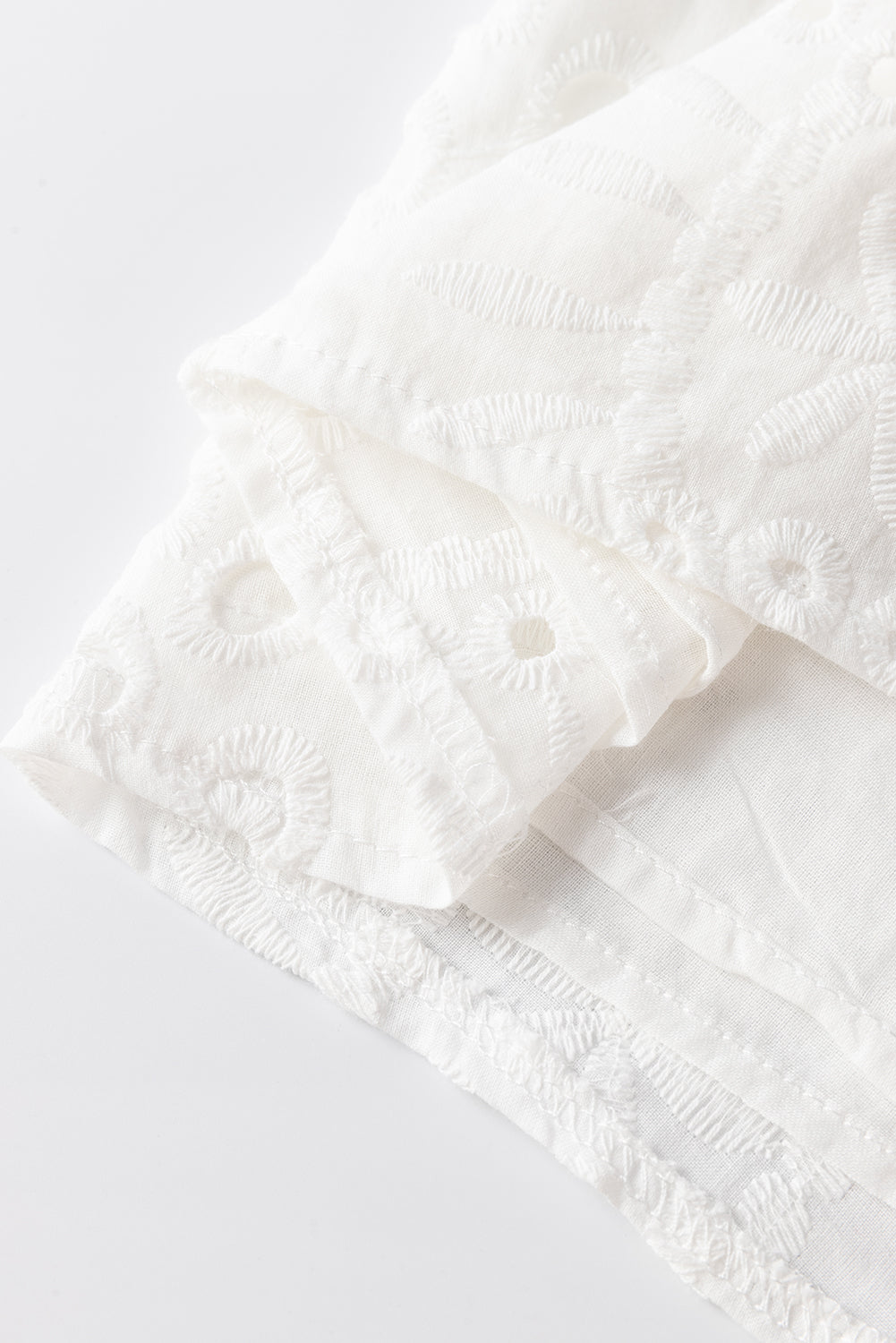 Viveca | Chique Geometrisch Borduurwerk Holle Blouse