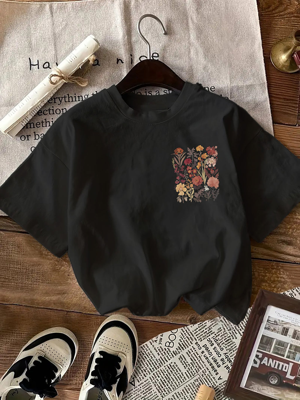 BotaniTee | Floral Graphic T-shirt - Short sleeve, round neck, casual cotton T-shirt