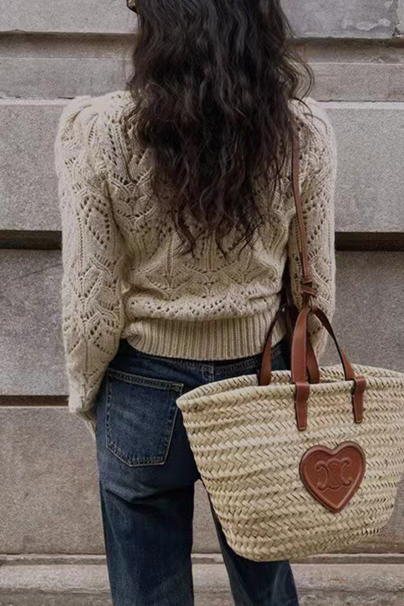 Viola | Uitgeholde gebreide O-hals trui voor vrouwen, casual trui met lange mouwen en haakbloemdetail, stijlvol en comfortabel