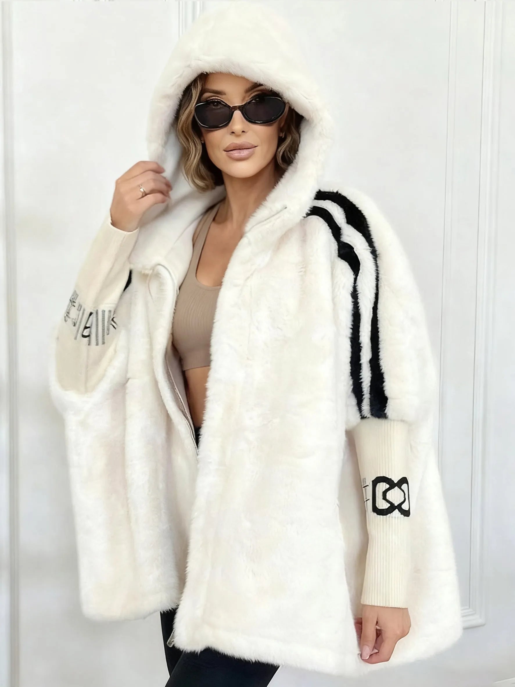 Selira | Oversized jas met capuchon van imitatiebont en gebreide mouwen – Winterjas, warme en zachte