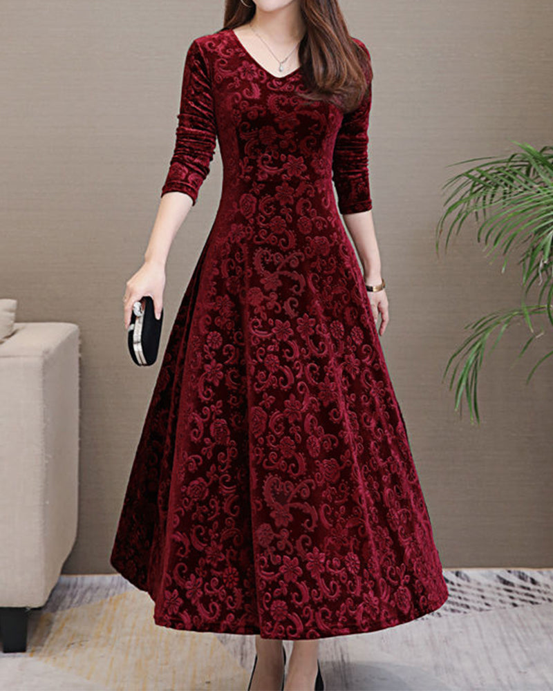 Elegant velvet dress with long sleeves