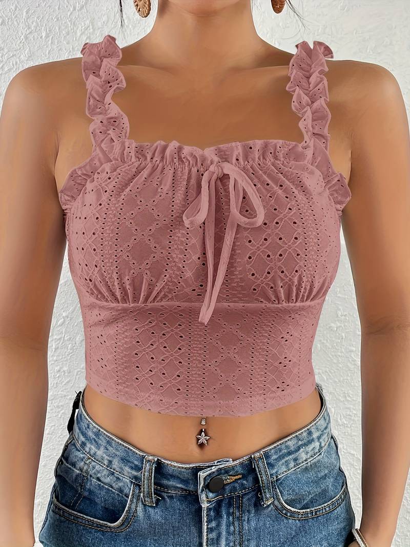 Top met eyeletveters en geschulpte zoom