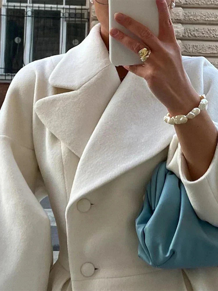 Kensyl | Elegante damesjas met dubbele knoopsluiting – Winterjas in jurkstijl