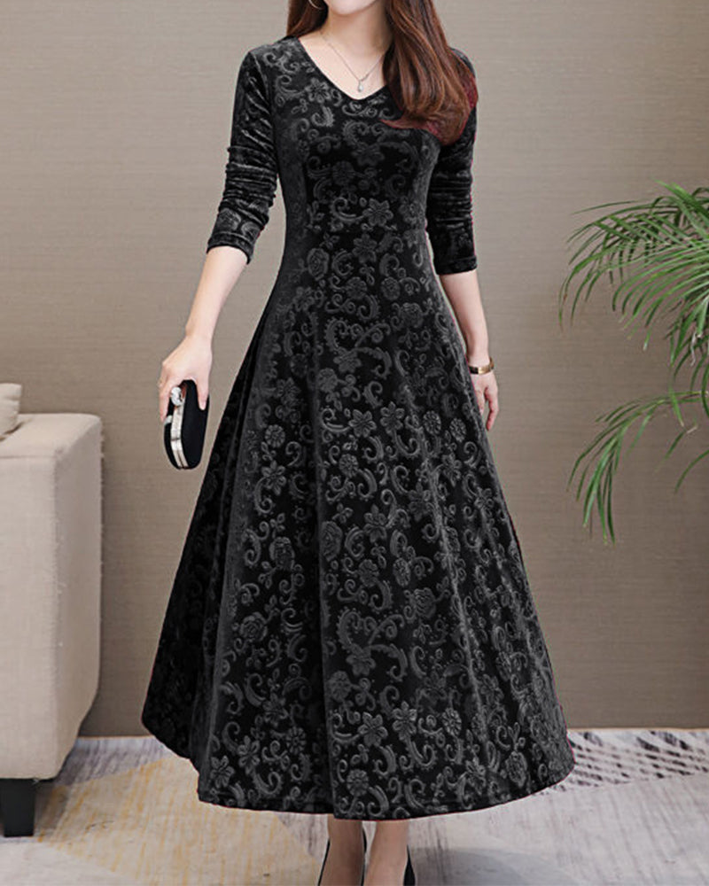 Elegant velvet dress with long sleeves