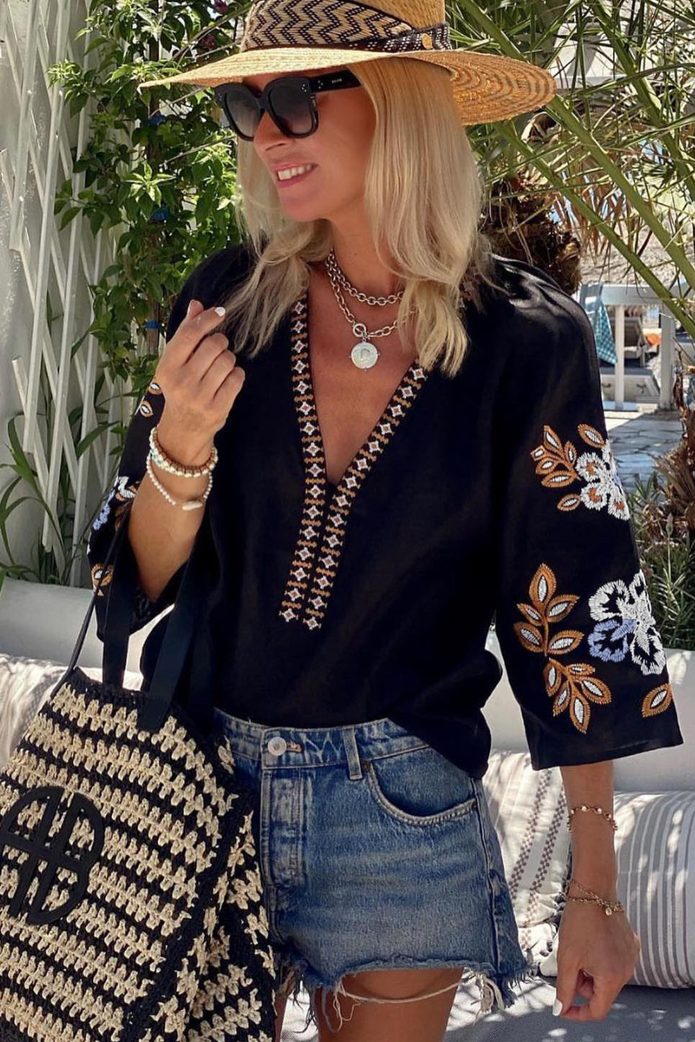 Elira | Zwart Boheems Geborduurd V Hals Blouse