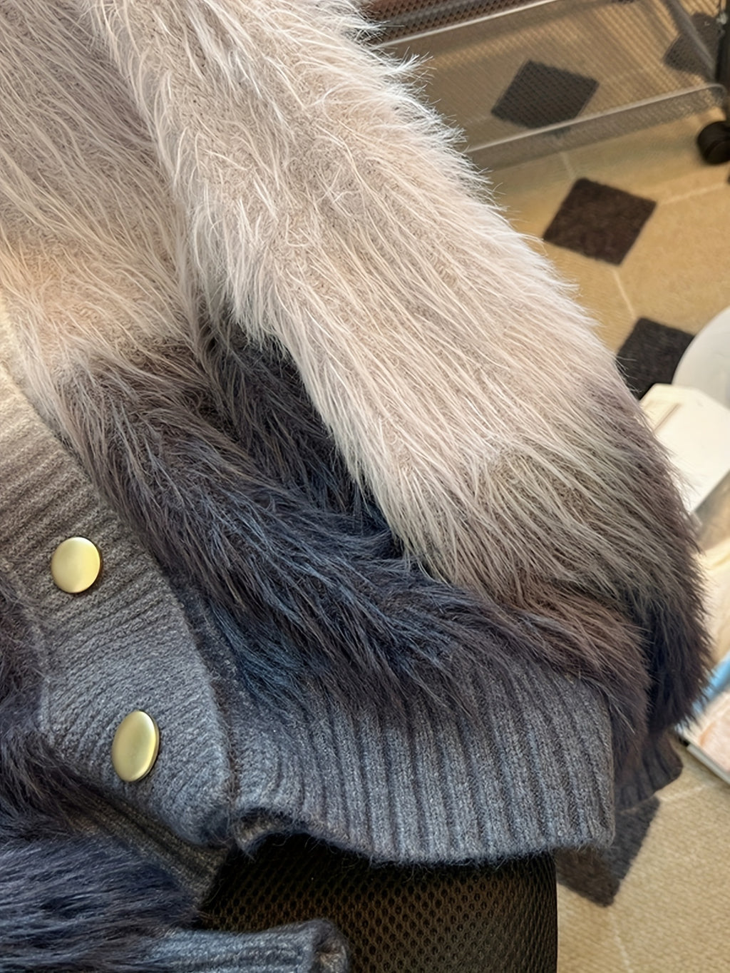 Cerys | Elegant damesvest met knoopsluiting - luxe imitatiebont- en nertsmix, hoge hals