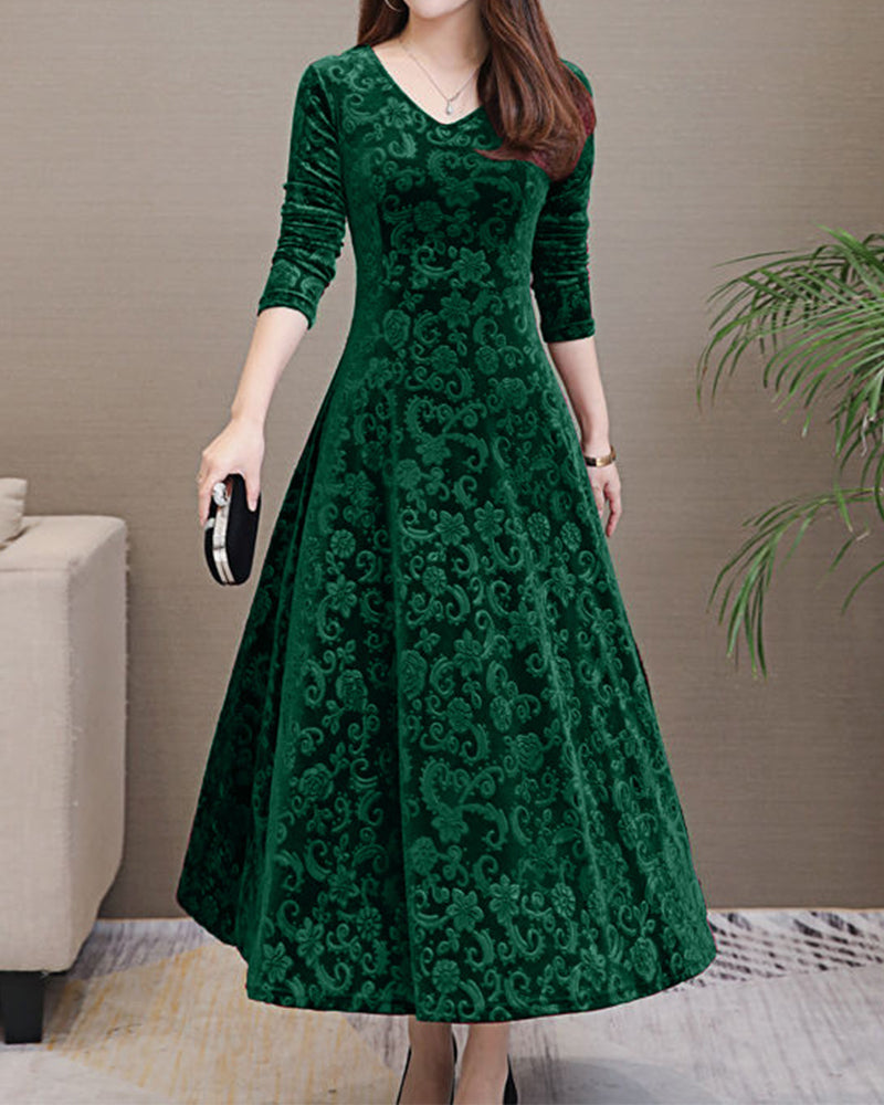 Elegant velvet dress with long sleeves