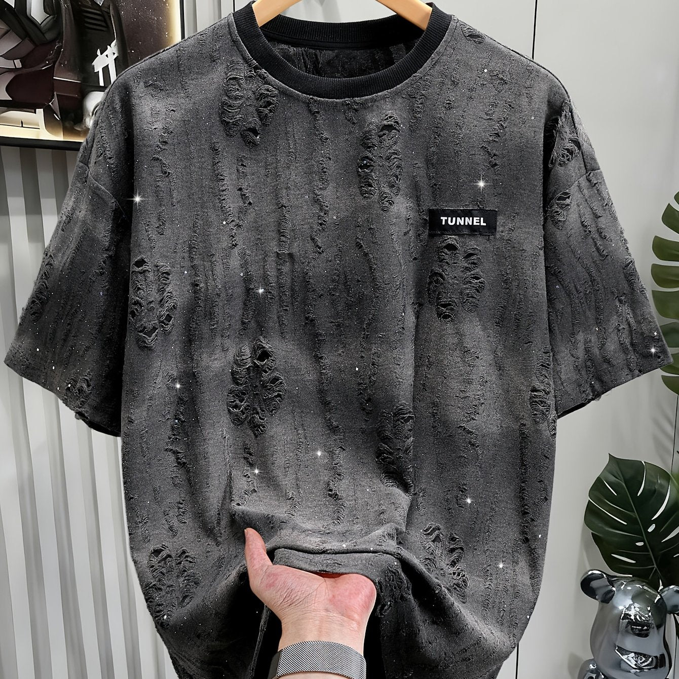 Kyric | Zwart T-shirt met structuur voor heren – korte mouwen, tunnelletterprint
