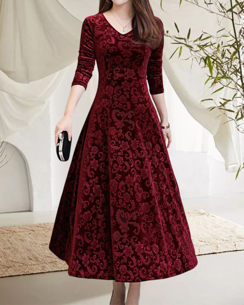 Elegant velvet dress with long sleeves