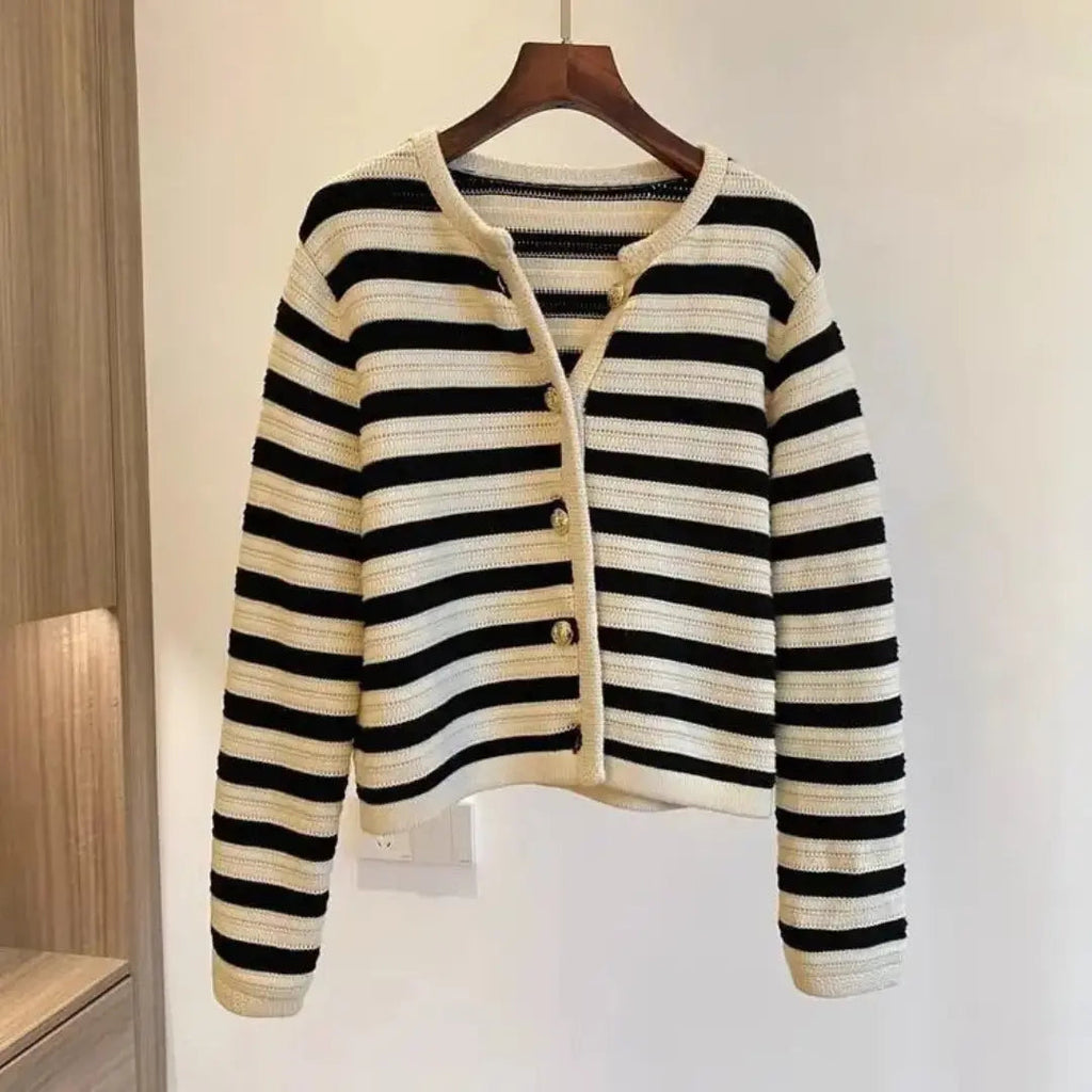 Letty | Elegant gestreept damesvest - Knoopgebreide trui met gouden accenten, knus en stijlvol bovenkledingstuk