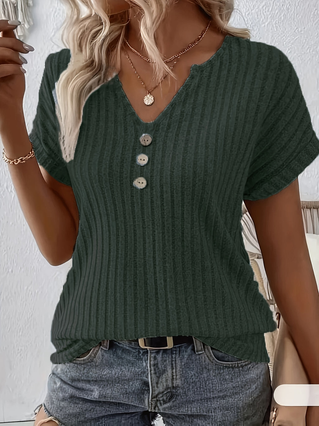 Anoukis | Dames-T-shirt met gestreept patroon en V-hals met knoopdetails