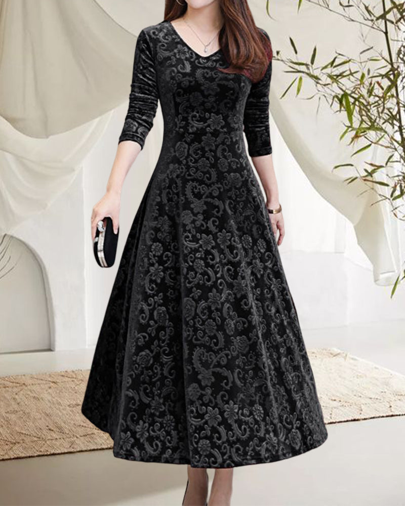 Elegant velvet dress with long sleeves