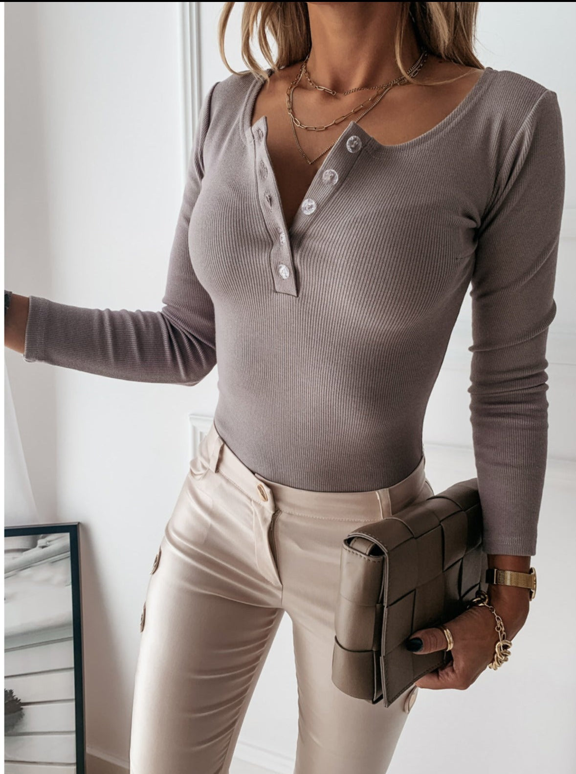 Amoria | Verfijnde casual top – Blouse met lange mouwen en halve knoopsluiting, ademend en elegant