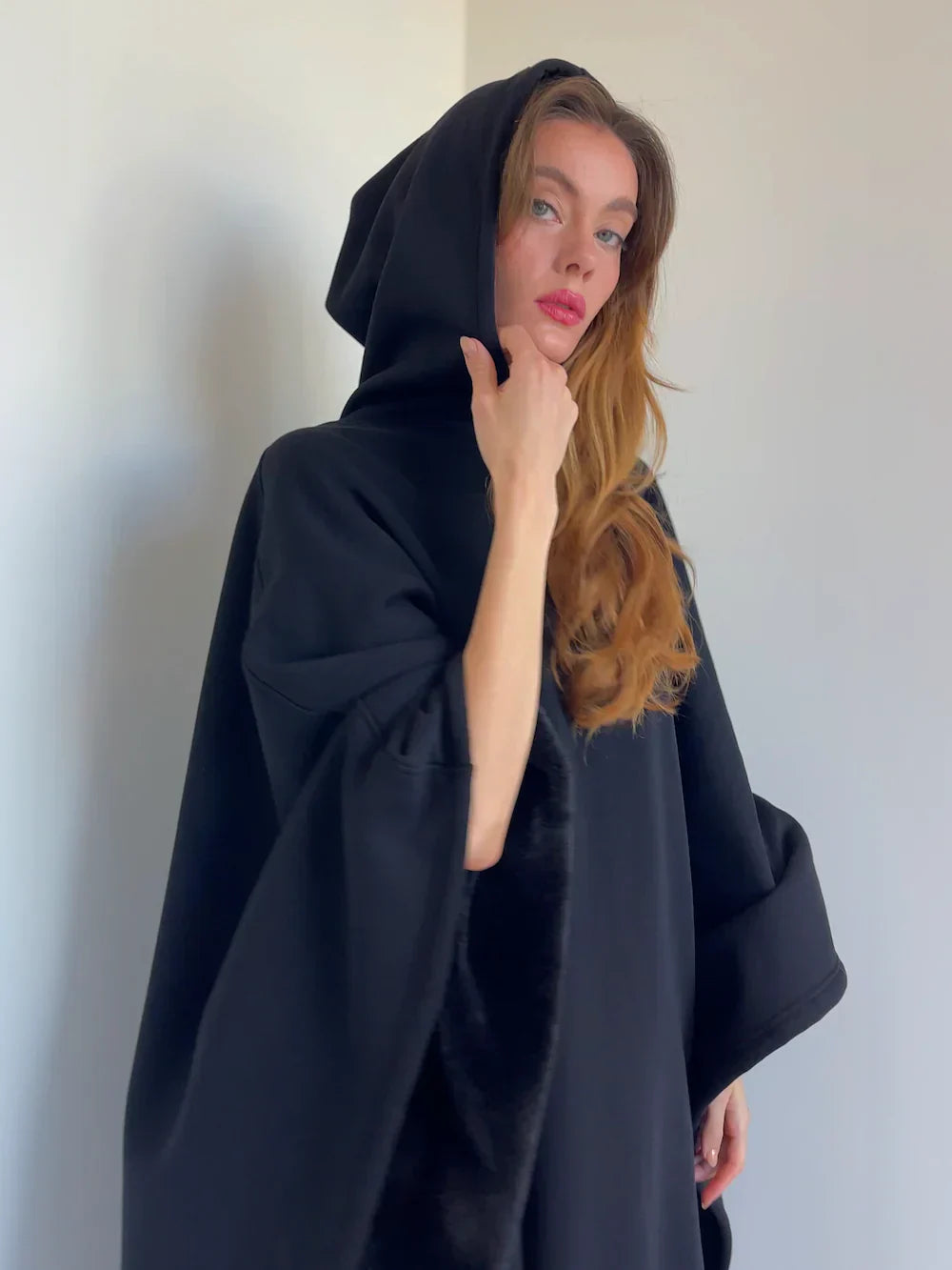 Kallia | Oversized-Hoodie-Decke für Damen – ultraweiches, seidiges Futter, warmer, kuscheliger Lounge-Hoodie