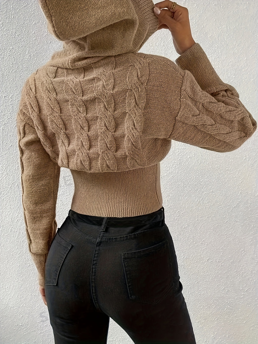 Willa | Trui met capuchon en gebreide kabel - Slim Fit, stijlvolle trui met lange mouwen