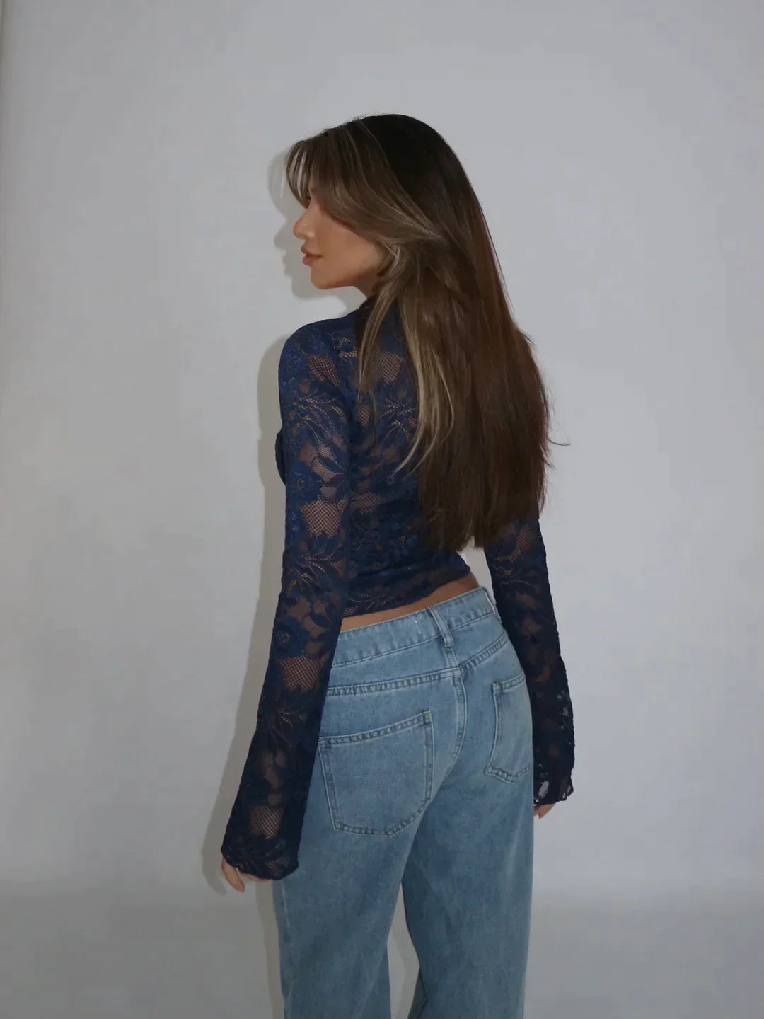 Galatea | Elegante top met lange mouwen van mesh en kant voor vrouwen - Stijlvol en vrouwelijk