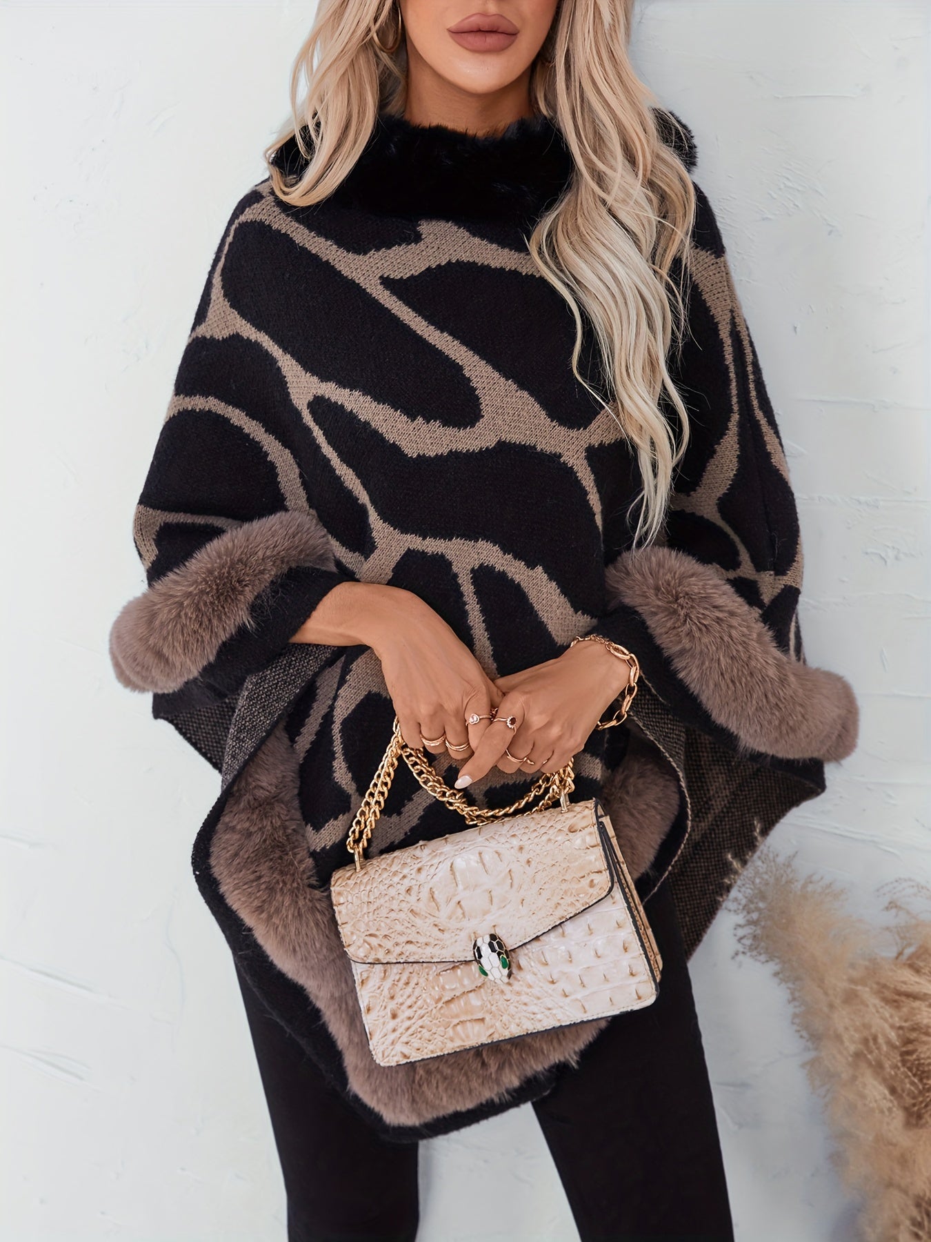 Fiera | Poncho met giraffepatroon voor dames - donzig, onregelmatig biesje