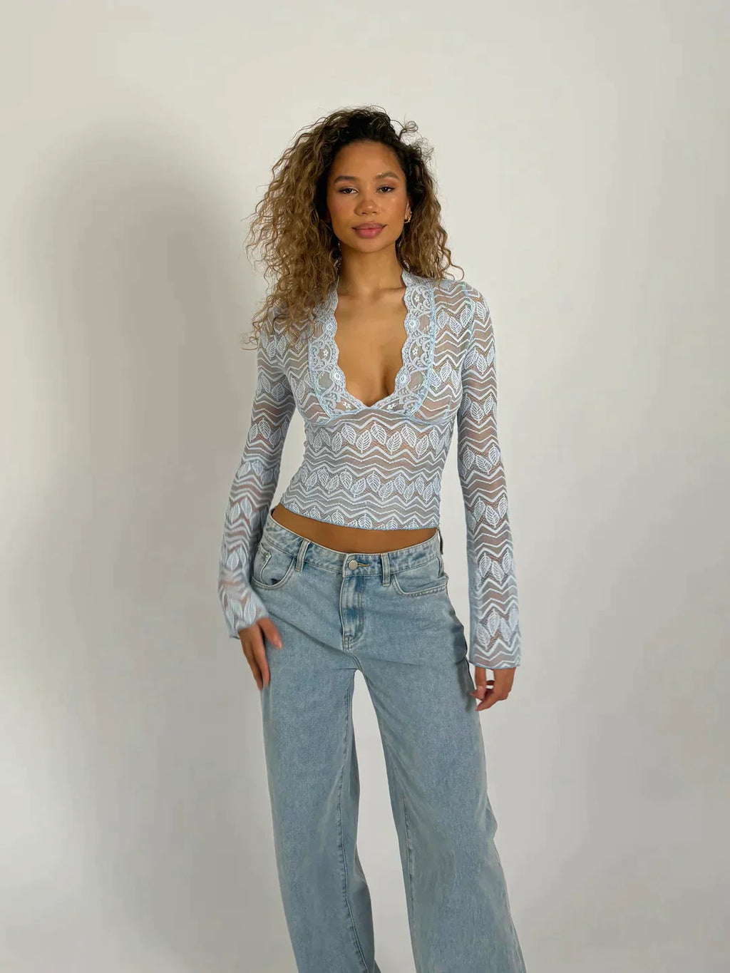 Galatea | Elegante top met lange mouwen van mesh en kant voor vrouwen - Stijlvol en vrouwelijk