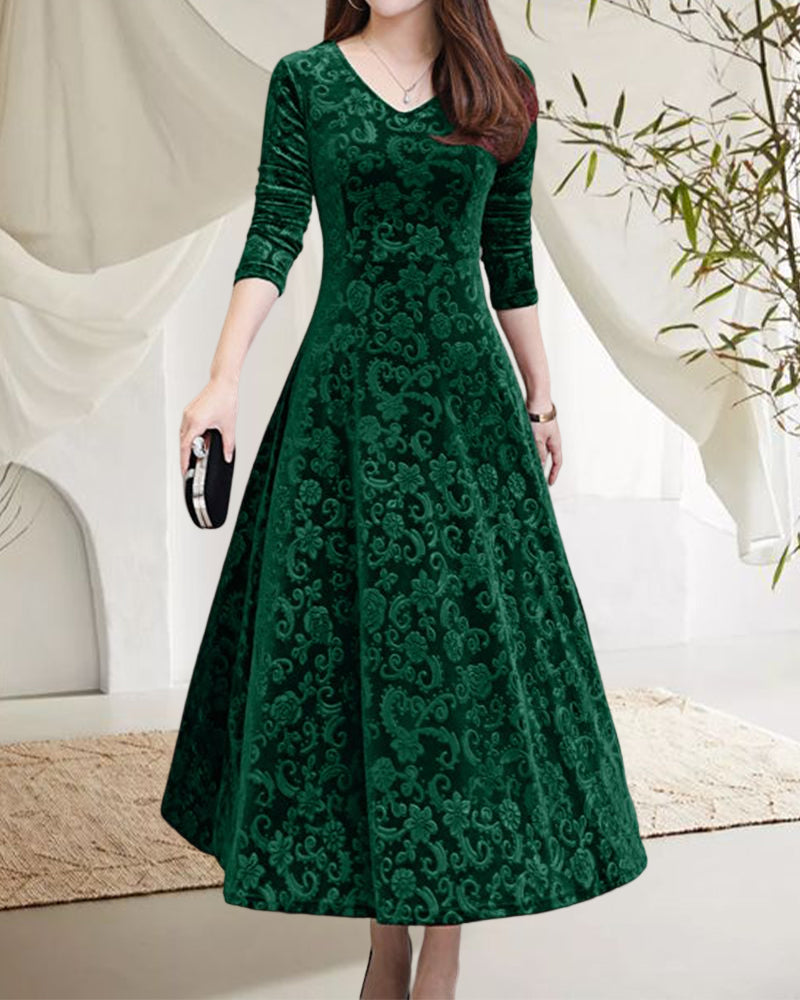 Elegant velvet dress with long sleeves