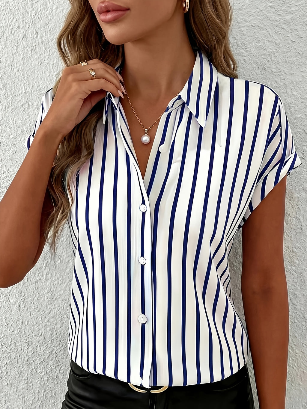 Avessina | Elegante gestreepte damesblouse – blouse met knoopsluiting en reverskraag