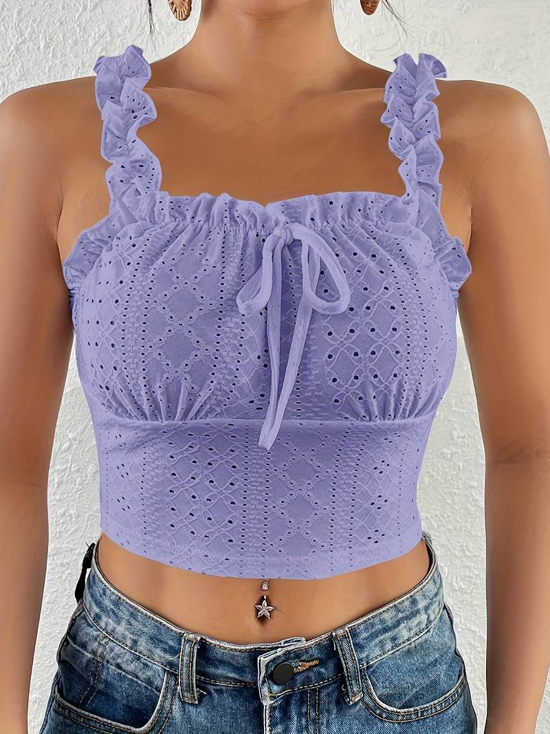 Top met eyeletveters en geschulpte zoom