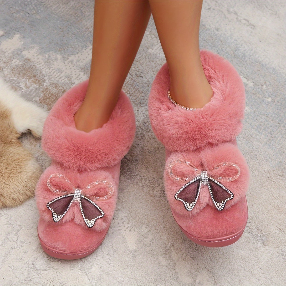 DazzleStep | Pantoufles d'hiver doublées de peluche et ornées de strass - Chaussures d'intérieur confortables et élégantes