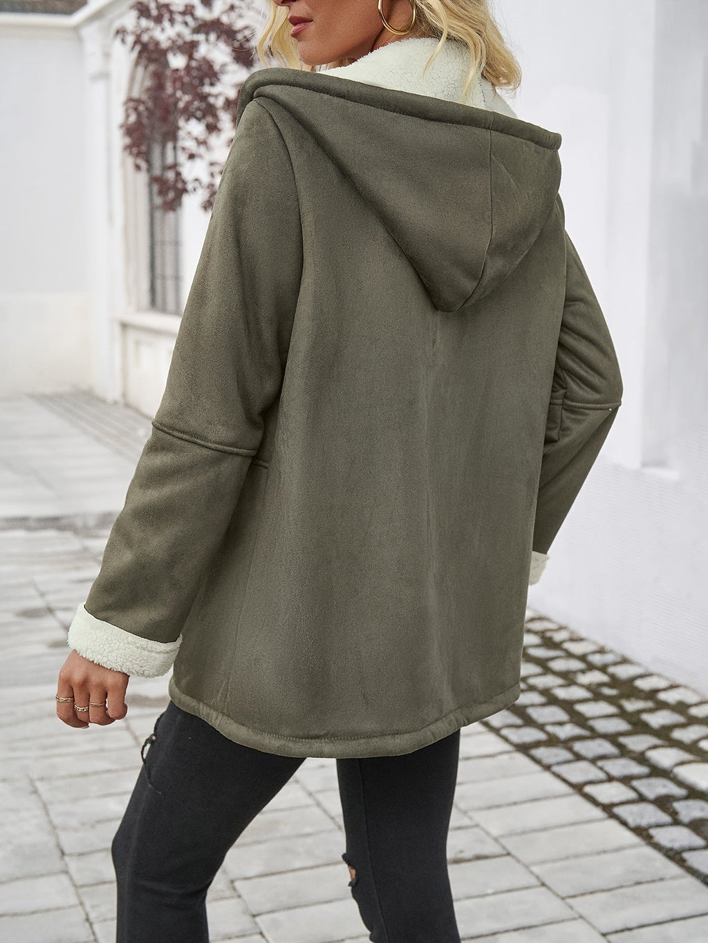 Romilly | Sherpa gevoerde jas met capuchon voor dames - Warme winterjas met hoornen knopen, trendy ontwerp
