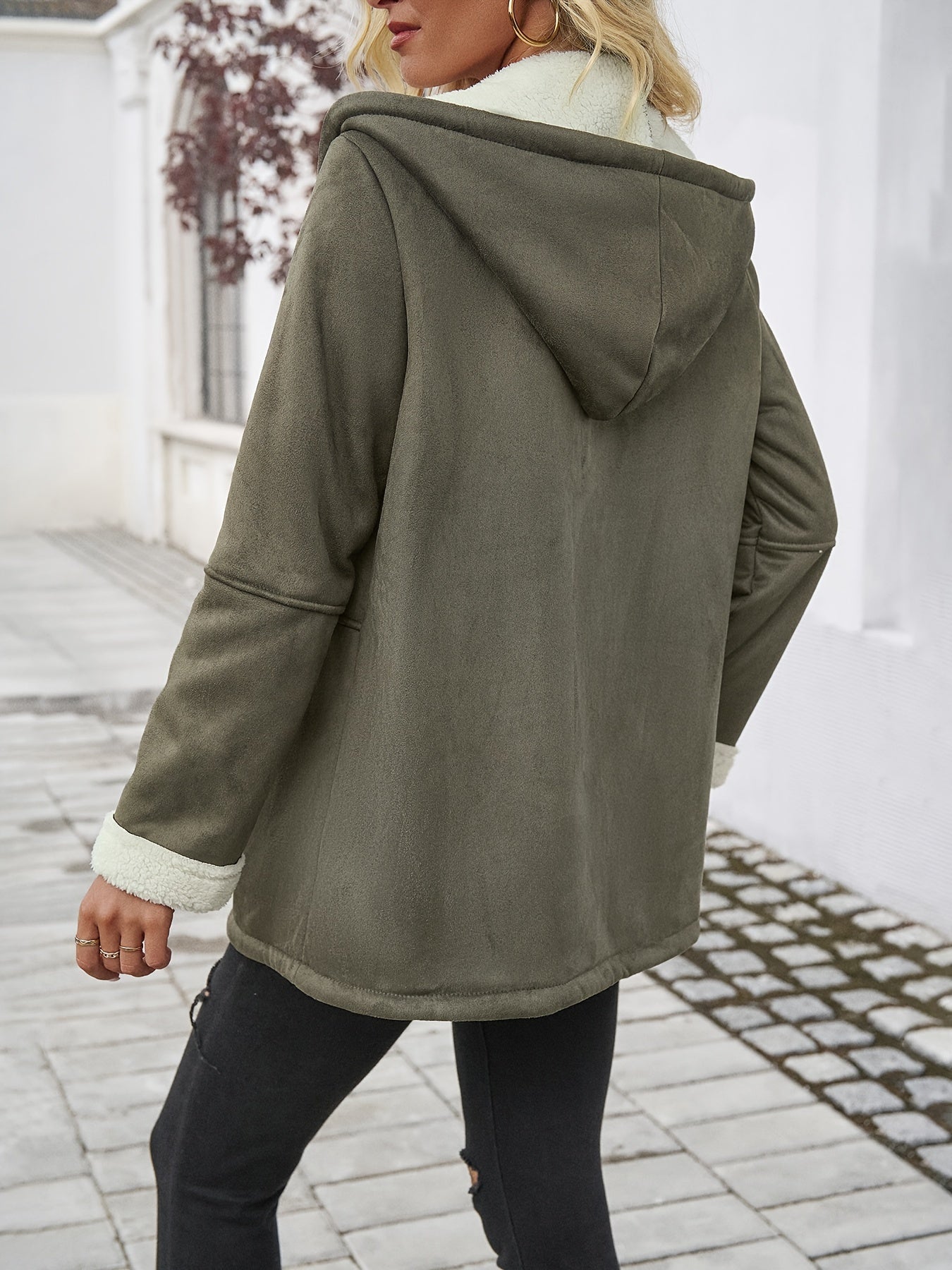 Romilly | Sherpa gevoerde jas met capuchon voor dames - Warme winterjas met hoornen knopen, trendy ontwerp