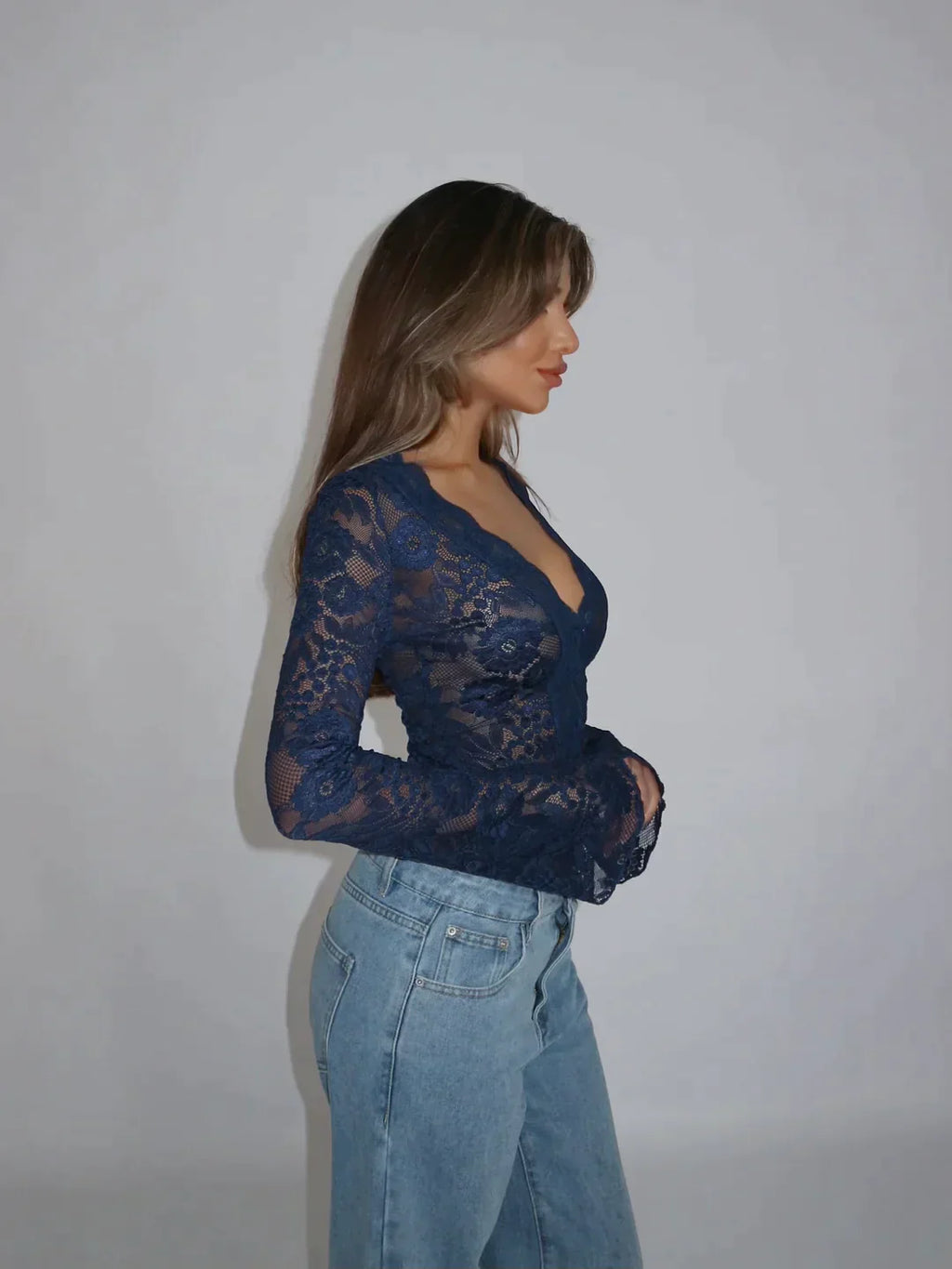Galatea | Elegante top met lange mouwen van mesh en kant voor vrouwen - Stijlvol en vrouwelijk