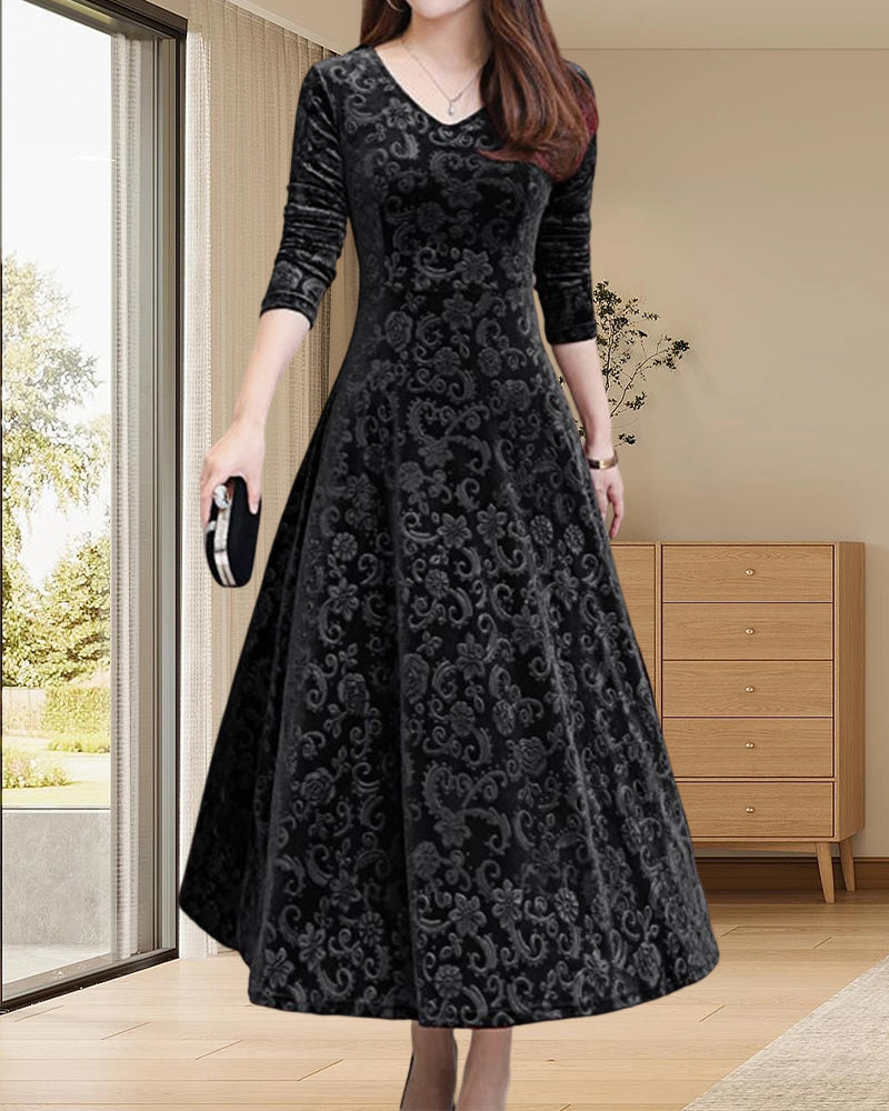 Elegant velvet dress with long sleeves