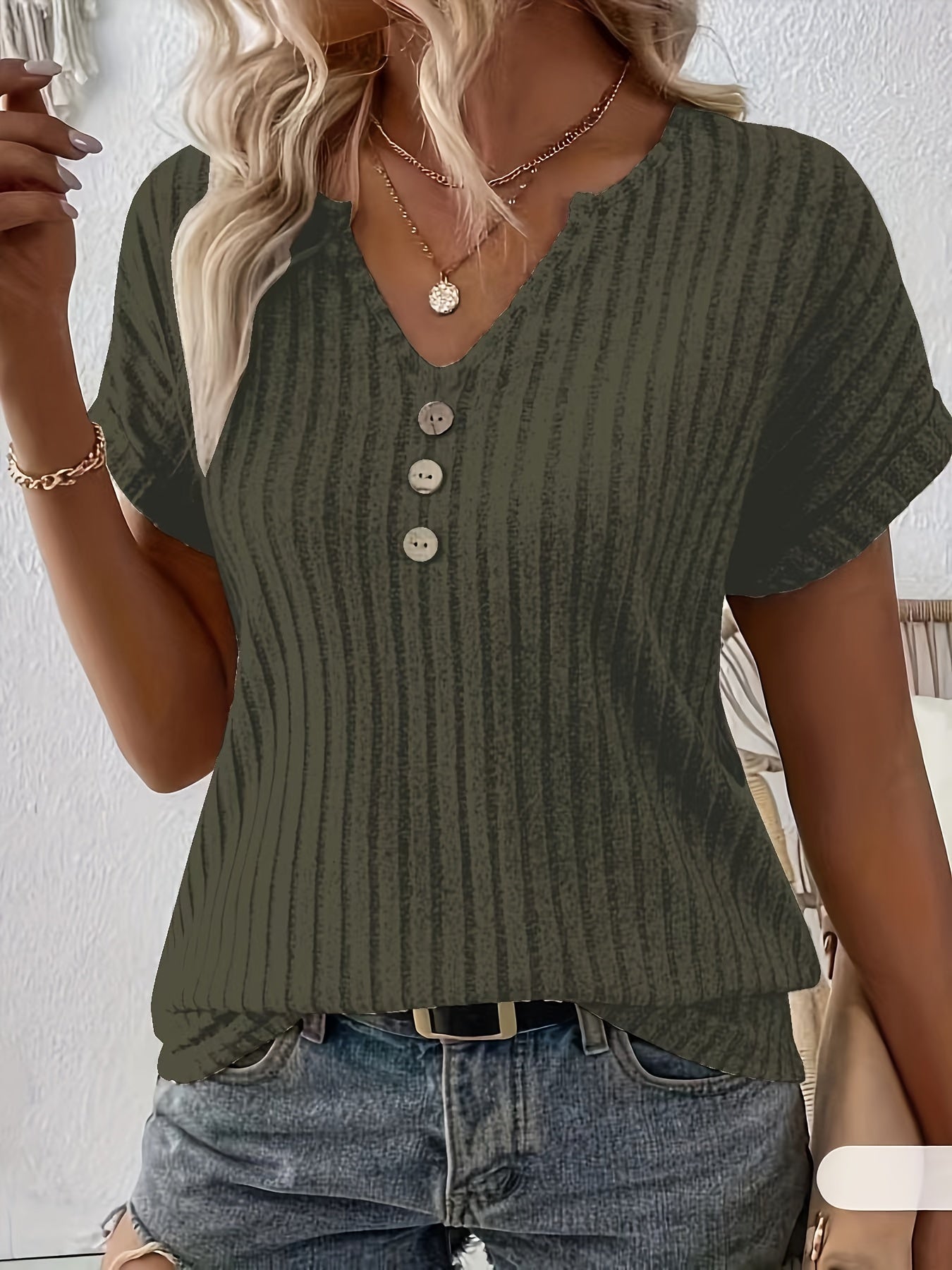 Anoukis | Dames-T-shirt met gestreept patroon en V-hals met knoopdetails