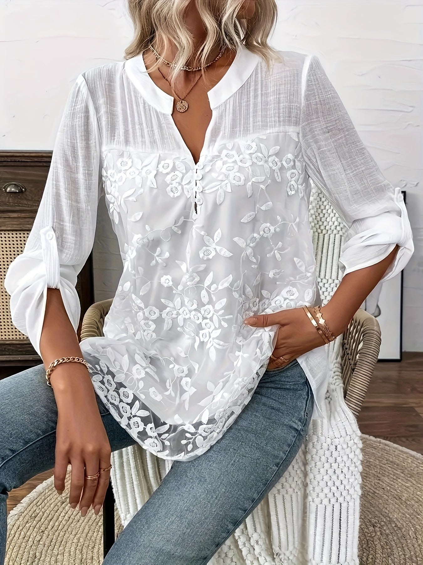 Elverine | Damesbloes met bloemenborduursel – kanten details, luchtige en elegante casual top