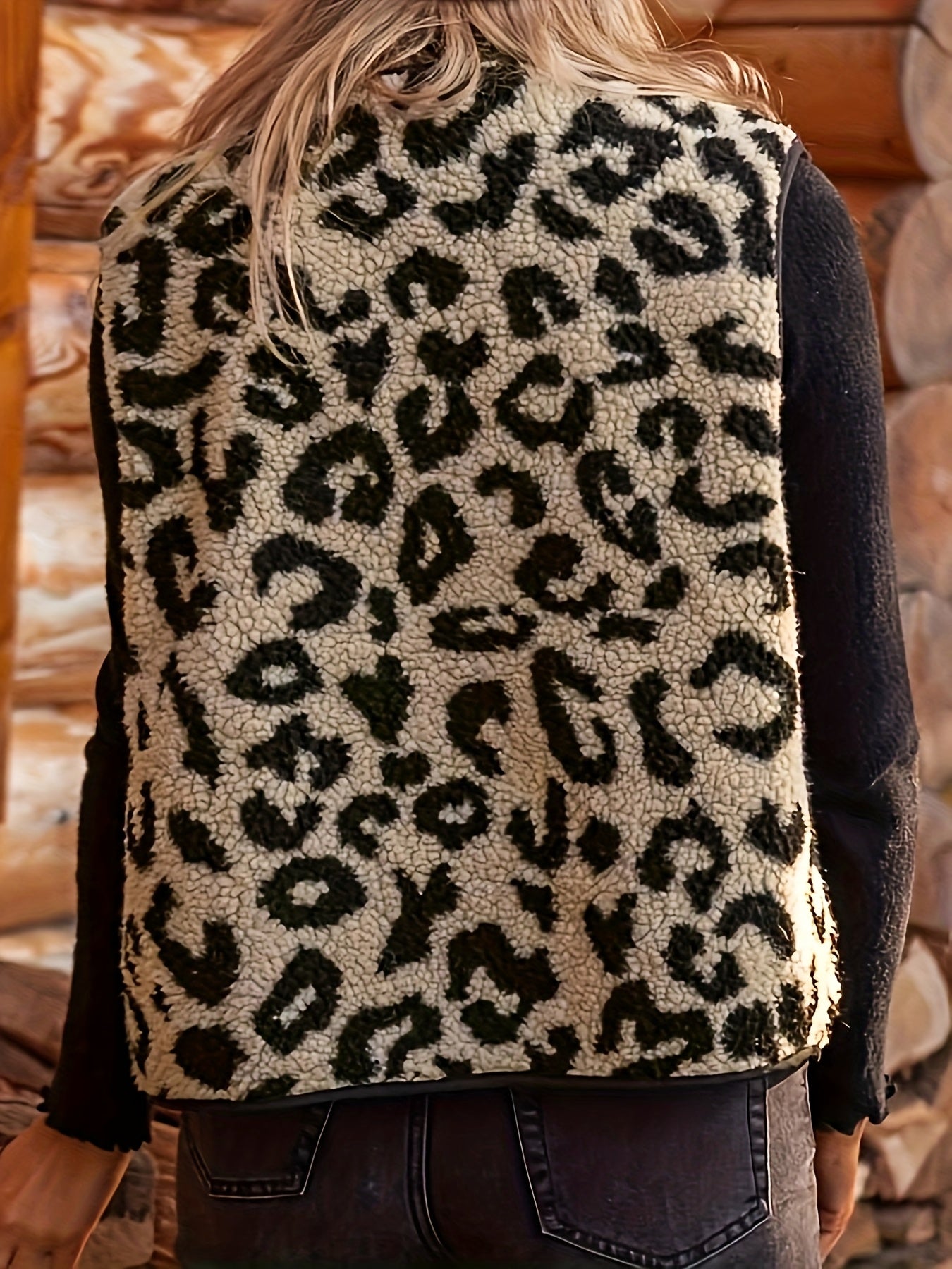 Marthe | Damesvest met luipaardprint en knopen – chic en casual