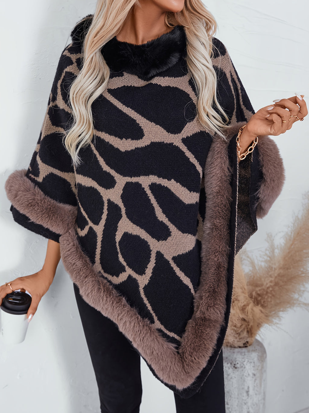 Fiera | Poncho met giraffepatroon voor dames - donzig, onregelmatig biesje