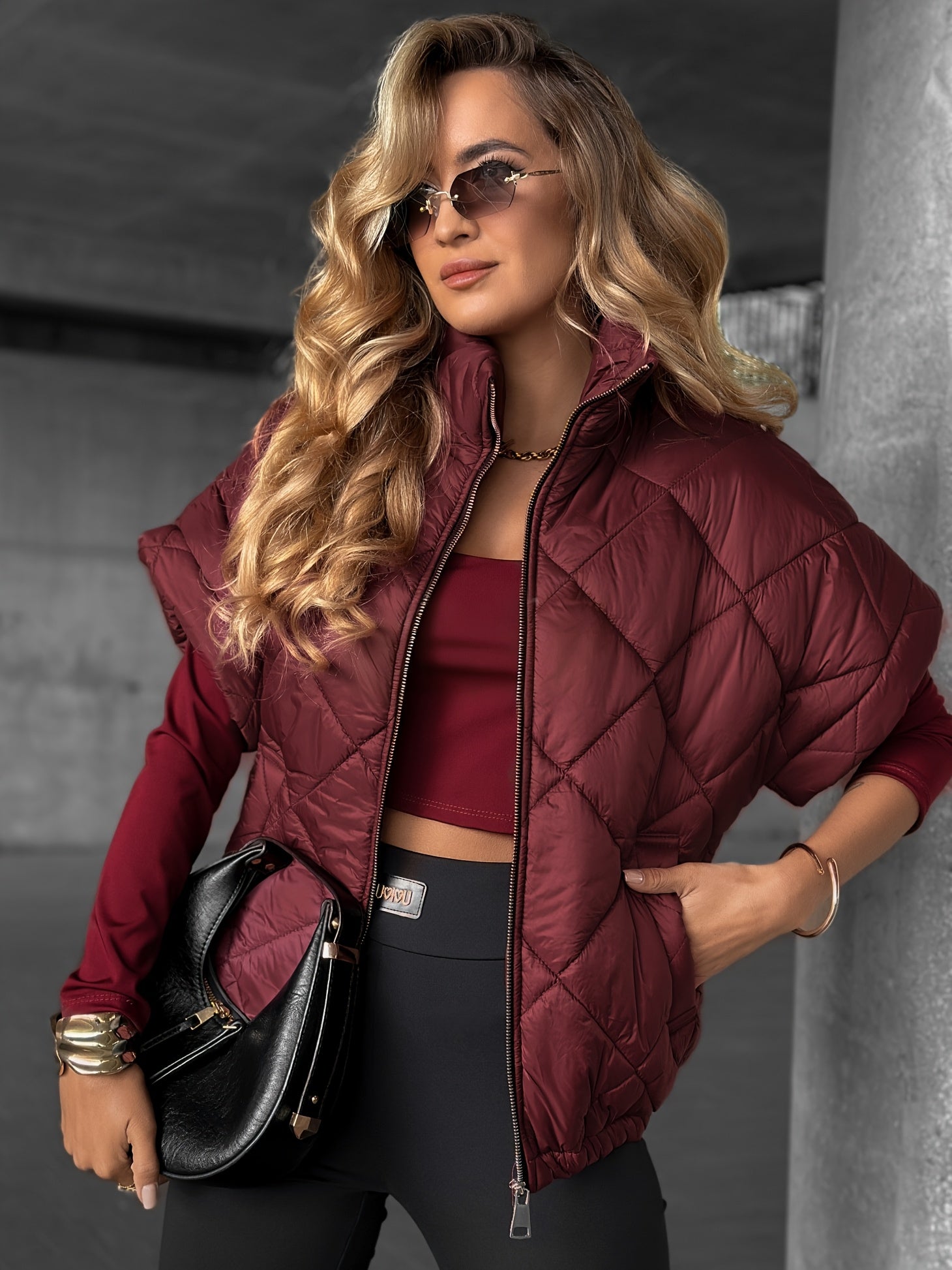 Azlina | Damesjas met korte mouwen en gewatteerde voering, mouwloze bodywarmer