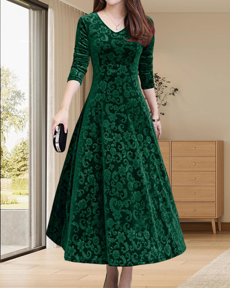Elegant velvet dress with long sleeves