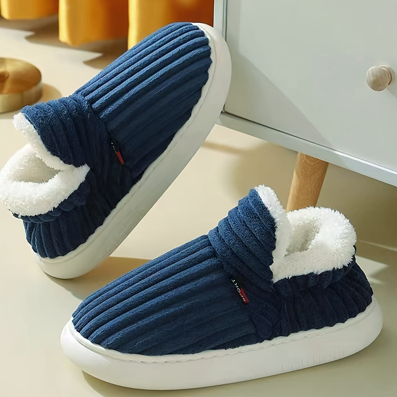FuzzFeet | Pantoufles d'hiver douillettes et chaudes pour la maison, idéales pour l'intérieur