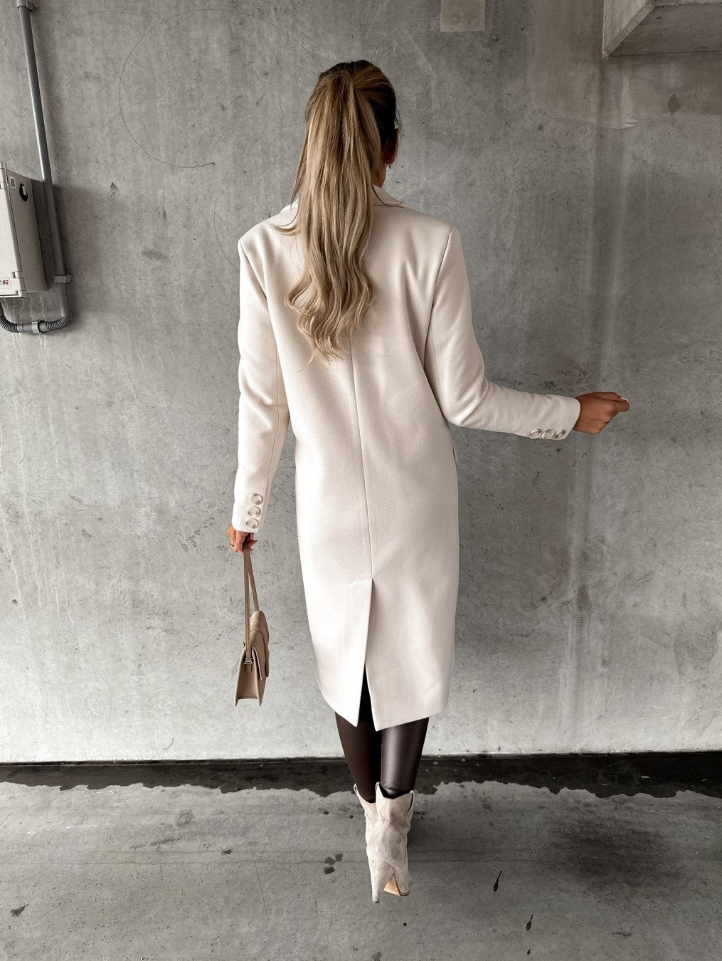 Uvoria | Elegante herfstjas voor dames – double-breasted, lange mouwen, casual chic bovenkleding