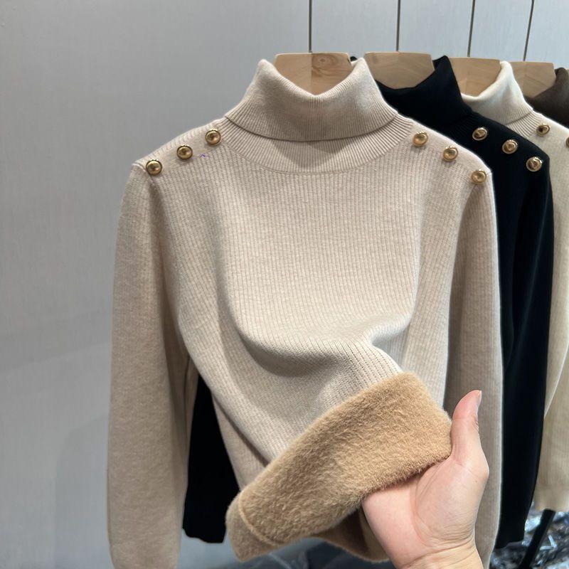 Aspasia | Élégant pull à col roulé en polaire chaude pour l'hiver, orné de boutons décoratifs