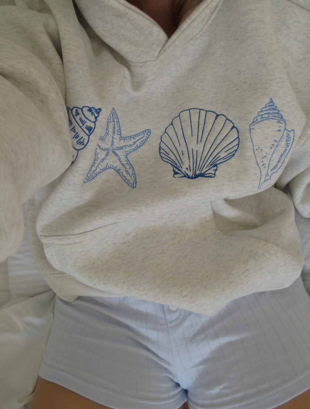 Coasta | Unisex sweatshirt met minimalistische geborduurde schelpen – Casual zachte katoenen pullover