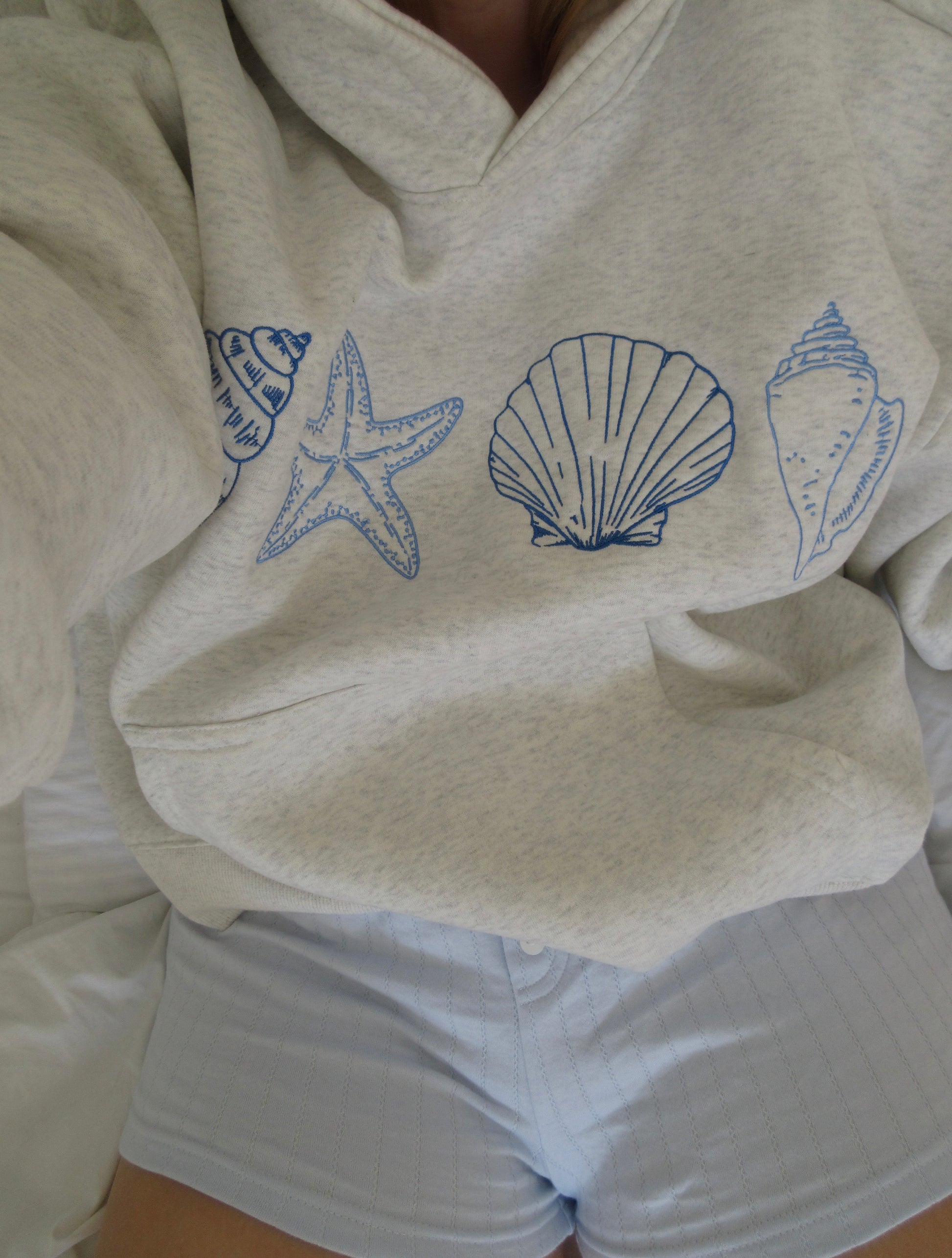 Coasta | Unisex sweatshirt met minimalistische geborduurde schelpen – Casual zachte katoenen pullover