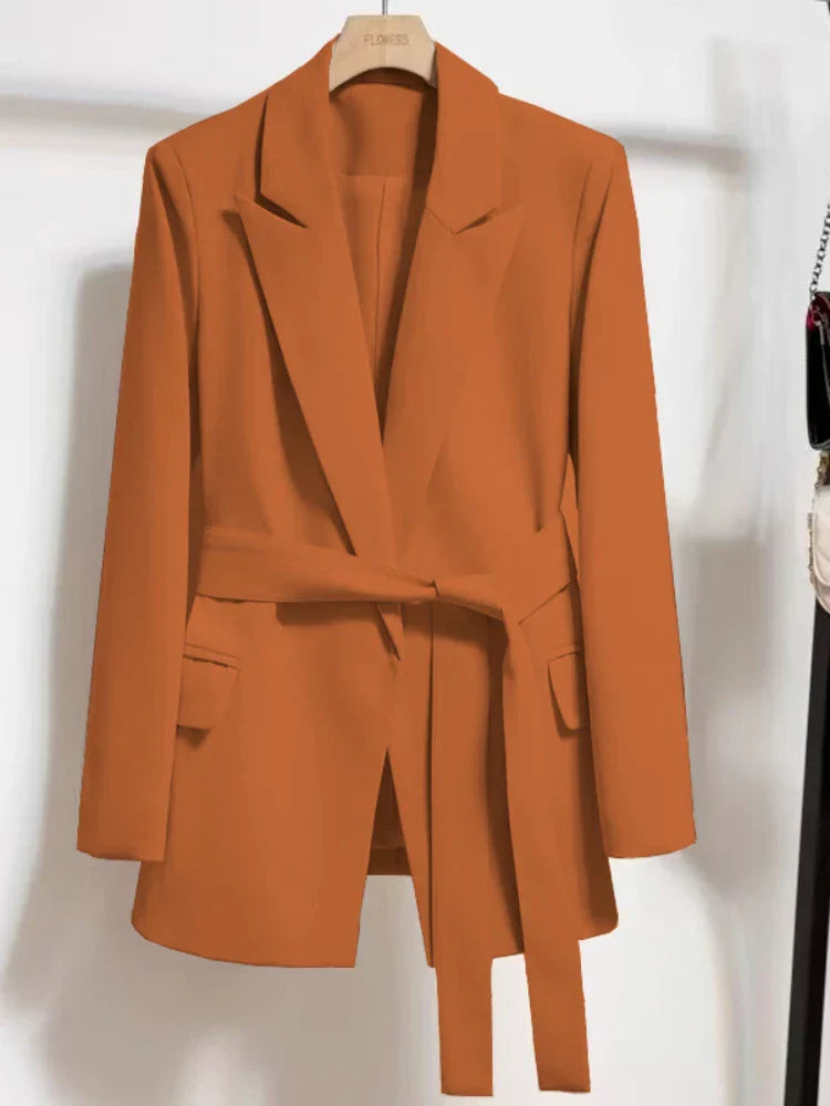 Enina | Blazer élégant pour femme avec ceinture à nouer – Veste moderne à manches longues, idéale pour le travail et les loisirs