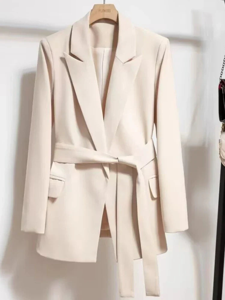 Enina | Elegante damesblazer met strikceintuur – Modern werk- en casual jasje met lange mouwen