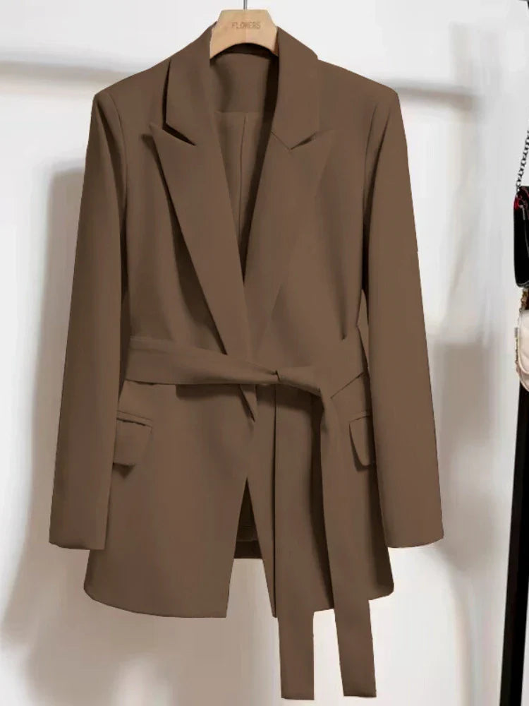 Enina | Blazer élégant pour femme avec ceinture à nouer – Veste moderne à manches longues, idéale pour le travail et les loisirs