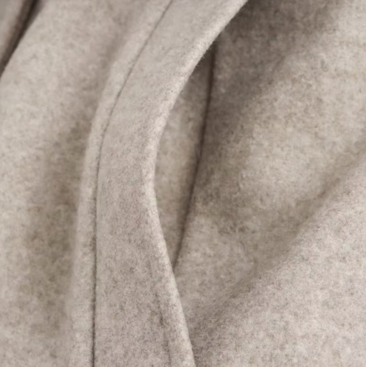 Naida | Dames winter trenchcoat met dubbele rij knopen, riem, bontkraag & elegant ontwerp