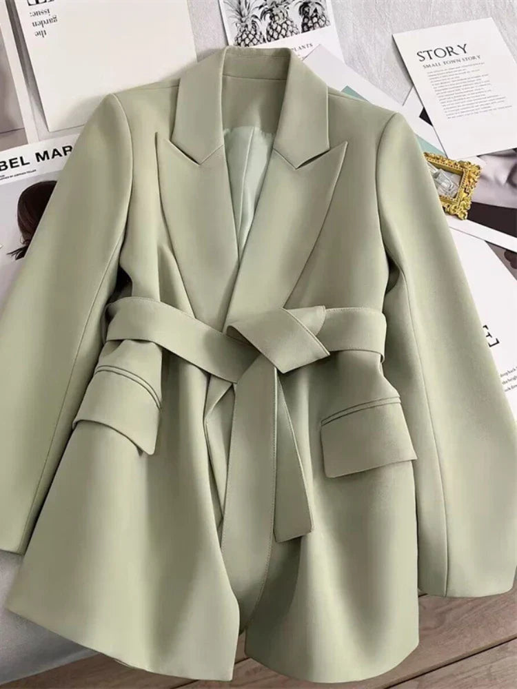 Enina | Blazer élégant pour femme avec ceinture à nouer – Veste moderne à manches longues, idéale pour le travail et les loisirs